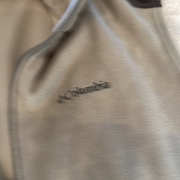 Tan and gray/ 2-toned zip Columbia fleece vest, like new - Picture 3 of 5